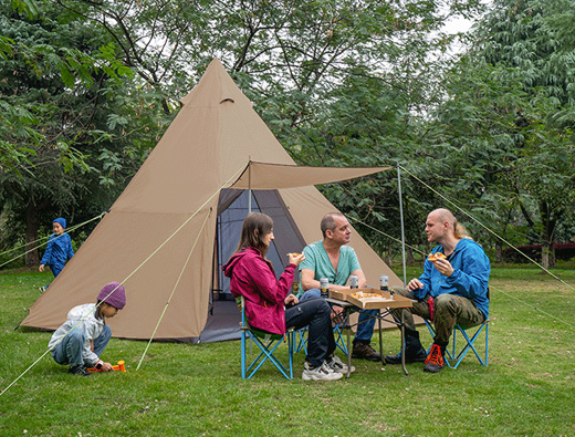 Outdoor camp pyramid tent